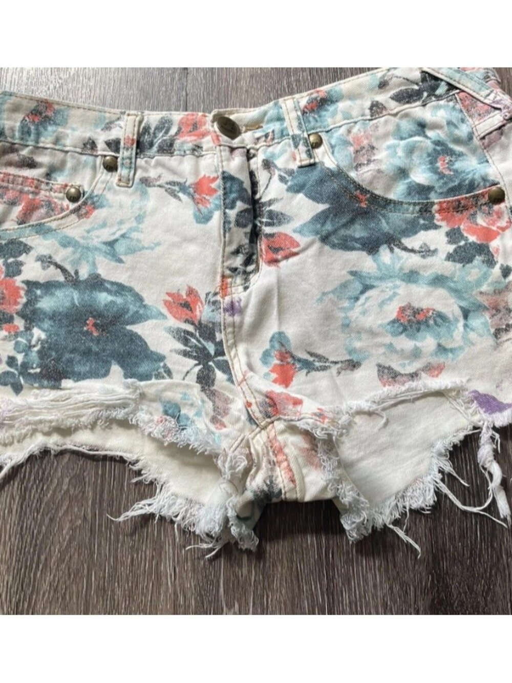 Free People Cutoff Frayed 100%  Cotton Denim Floral Shorts Women's Size 28